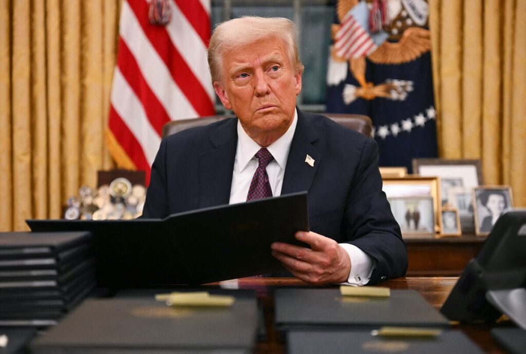 トランプ大統領、メキシコとカナダに25％関税を計画－一律関税検討も - Bloomberg
