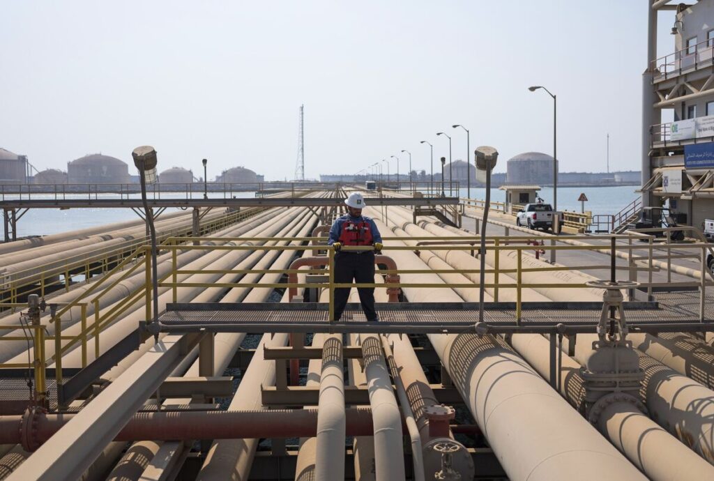 ＮＹ原油、一時4.2％急落－サウジのアジア向け値下げで相場安が加速 - Bloomberg