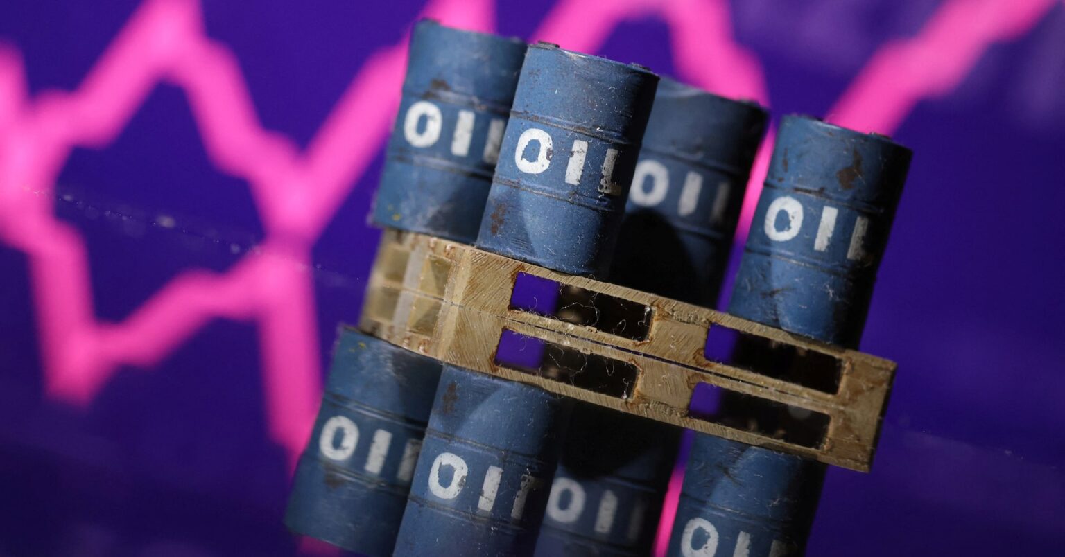 トランプ氏のロシア産原油関税警告、市場の反応は限定的 | ロイター