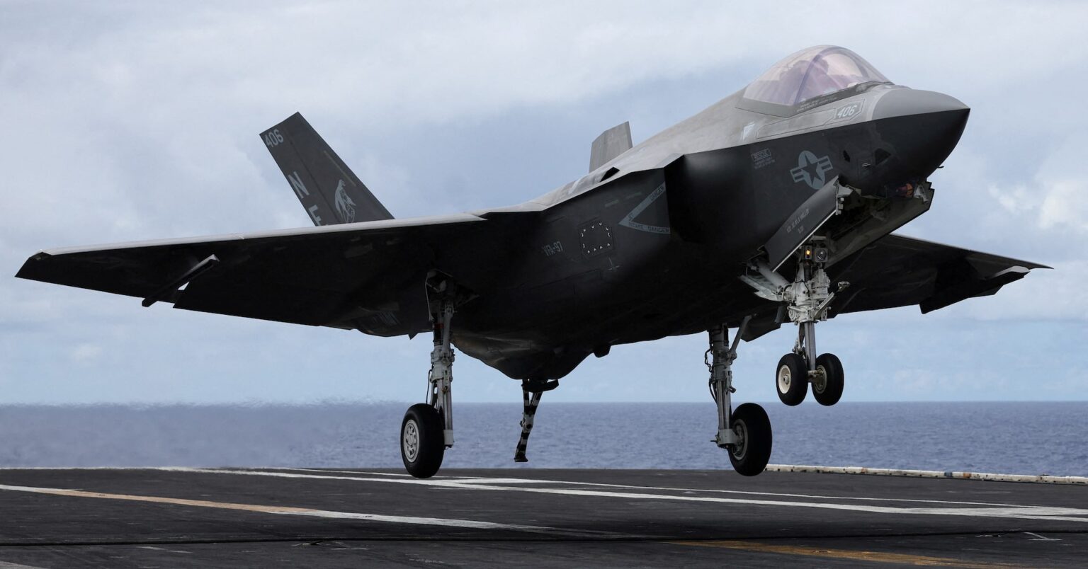 カナダ、米国製戦闘機購入見直しへ　カーニー氏「安保多角化を」 | ロイター