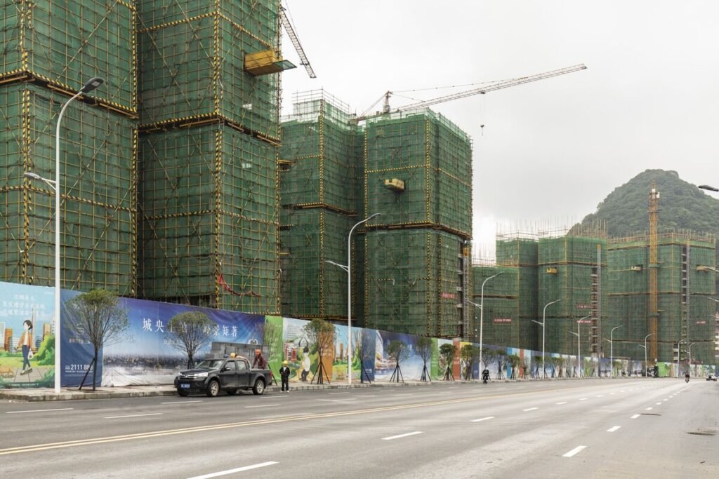 中国の不動産不況が悪化－住宅販売が減少、万科は上場以来初の赤字 - Bloomberg