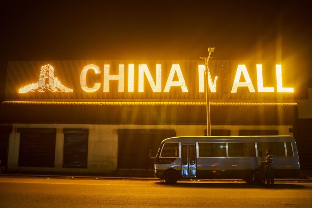 中国、「ばらまき」から収益性重視か－曲がり角の対アフリカ融資 - Bloomberg