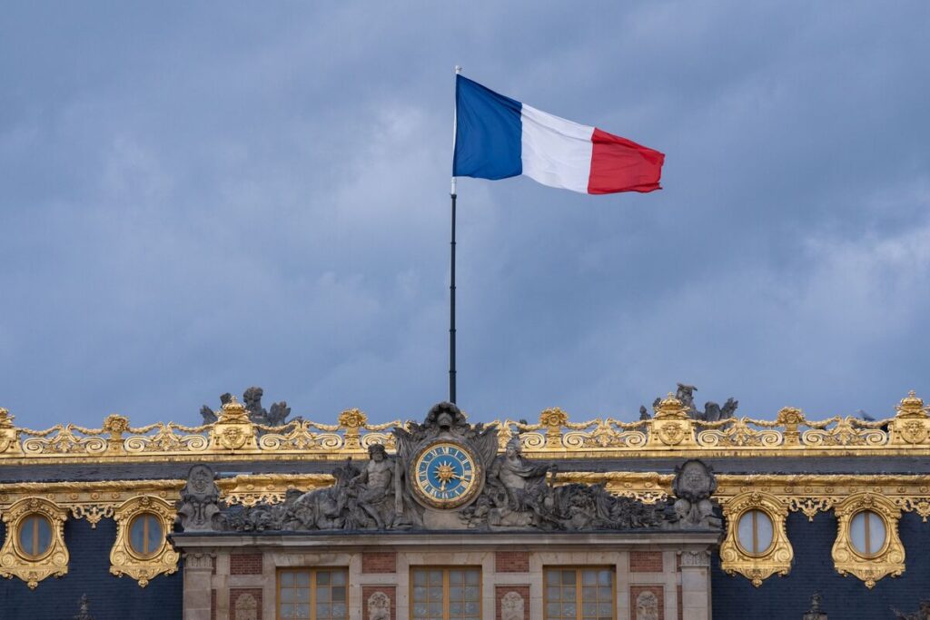 フランスの政治不安、日本株に嵐を呼ぶリスク－蘇る2017年の苦い記憶 - Bloomberg