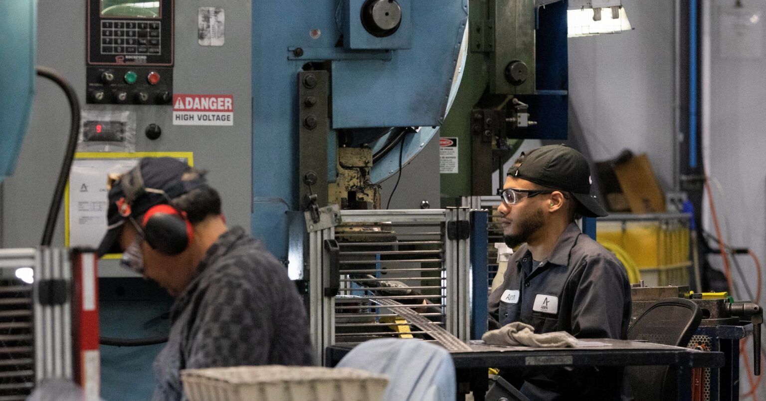 カナダ製造業ＰＭＩ、3月は1年3カ月ぶり低水準　貿易戦争拡大で | ロイター