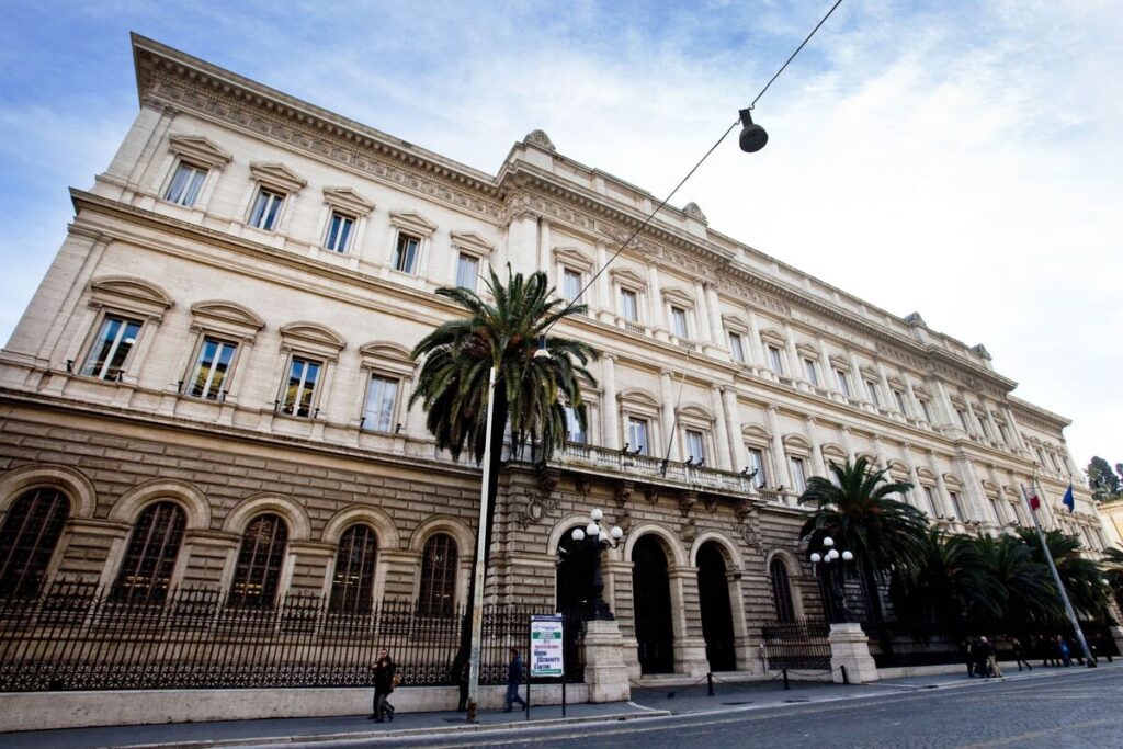 イタリア中銀、24年10－12月期の経済成長は低調と推計－月報 - Bloomberg