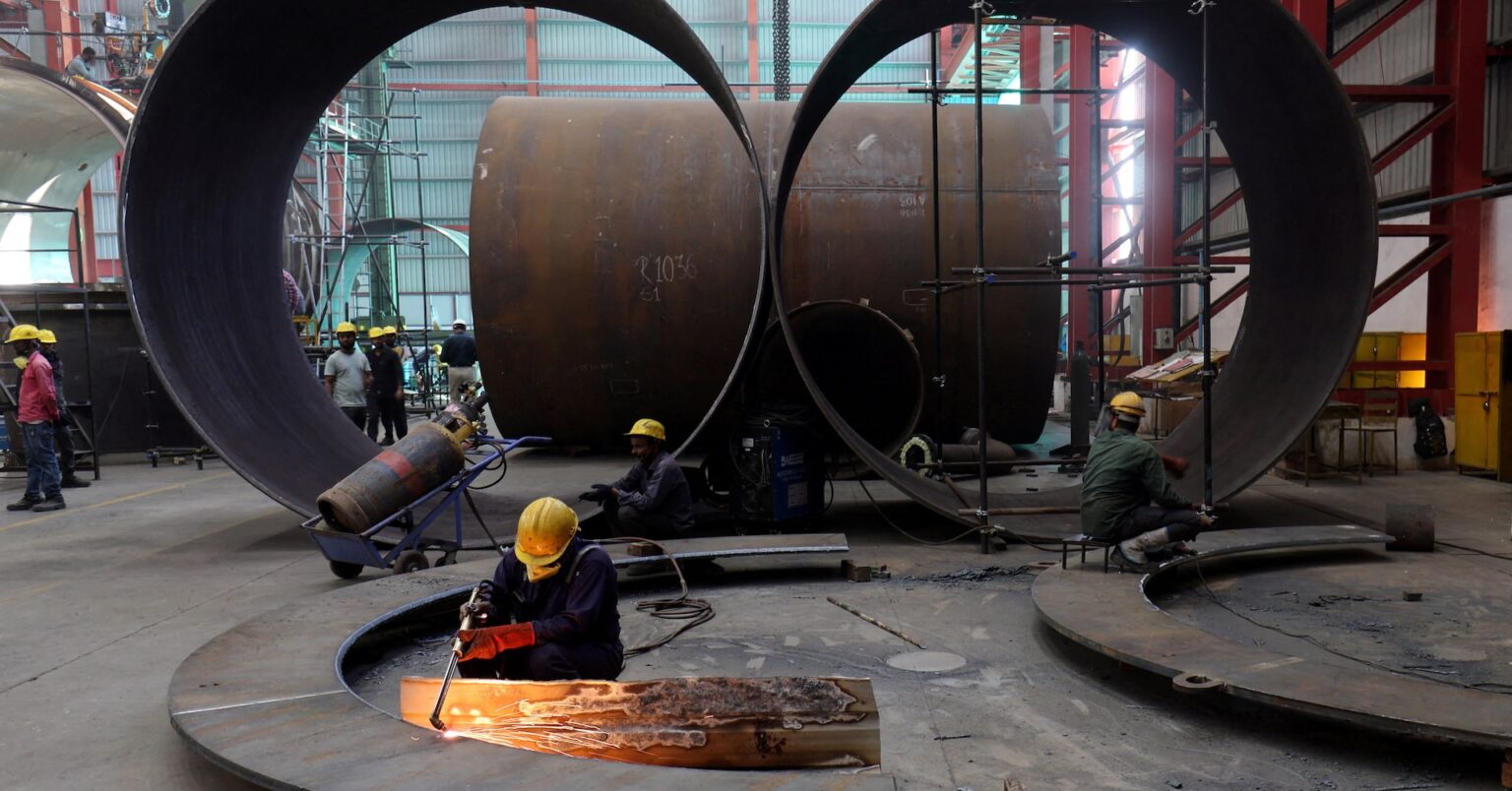 インド製造業ＰＭＩ、3月は8カ月ぶり高水準　新規受注と生産が拡大 | ロイター