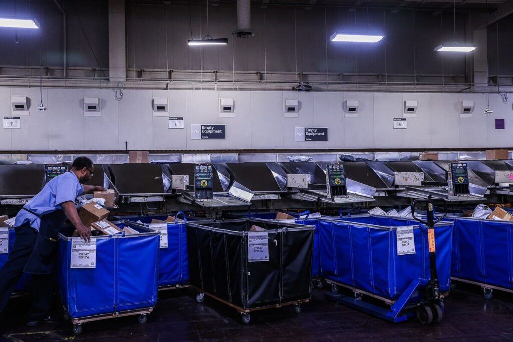 中国･香港に適用の少額輸入免税措置、米が撤廃へ－TemuやSHEINに打撃 - Bloomberg