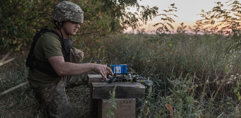 ロシアの電子戦に対抗… ウクライナの軍用ドローン生産施設をのぞいてきた – Business Insider Japan ロシアの電子戦に対抗… ウクライナの軍用ドローン生産施設をのぞいてきた | Business Insider Japan