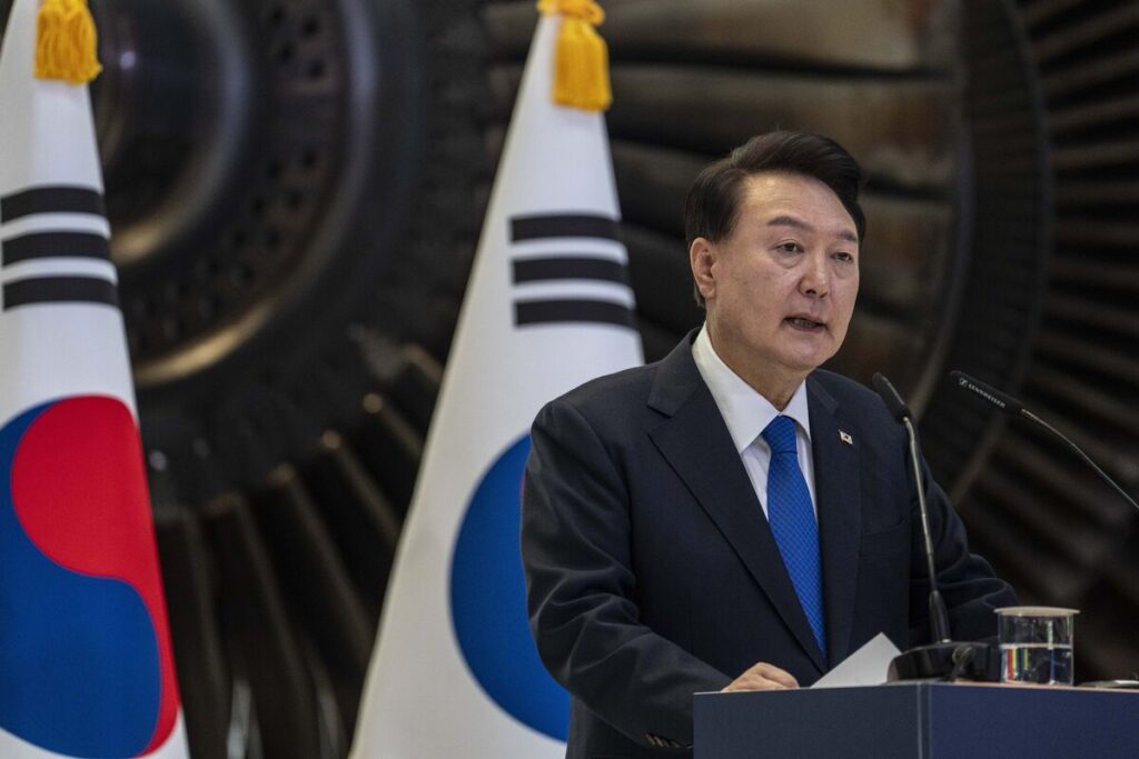 韓国捜査本部、尹大統領の逮捕状執行を停止-公邸周辺で反対デモ – Bloomberg 韓国捜査本部、尹大統領の逮捕状執行を停止-公邸周辺で反対デモ - Bloomberg