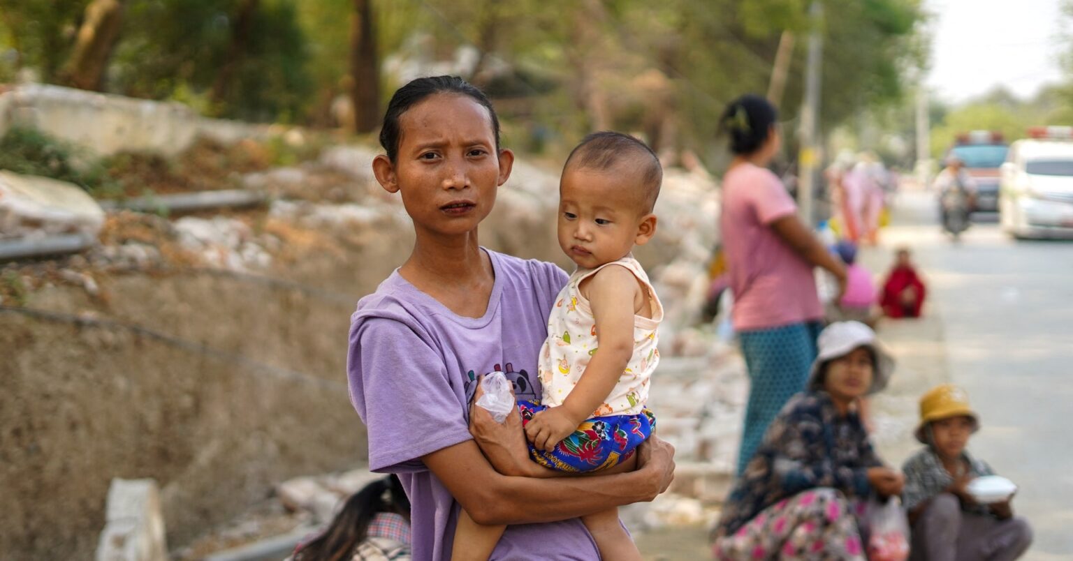 ミャンマー地震、死者3000人超える、猛暑と雨で感染症警戒 | ロイター