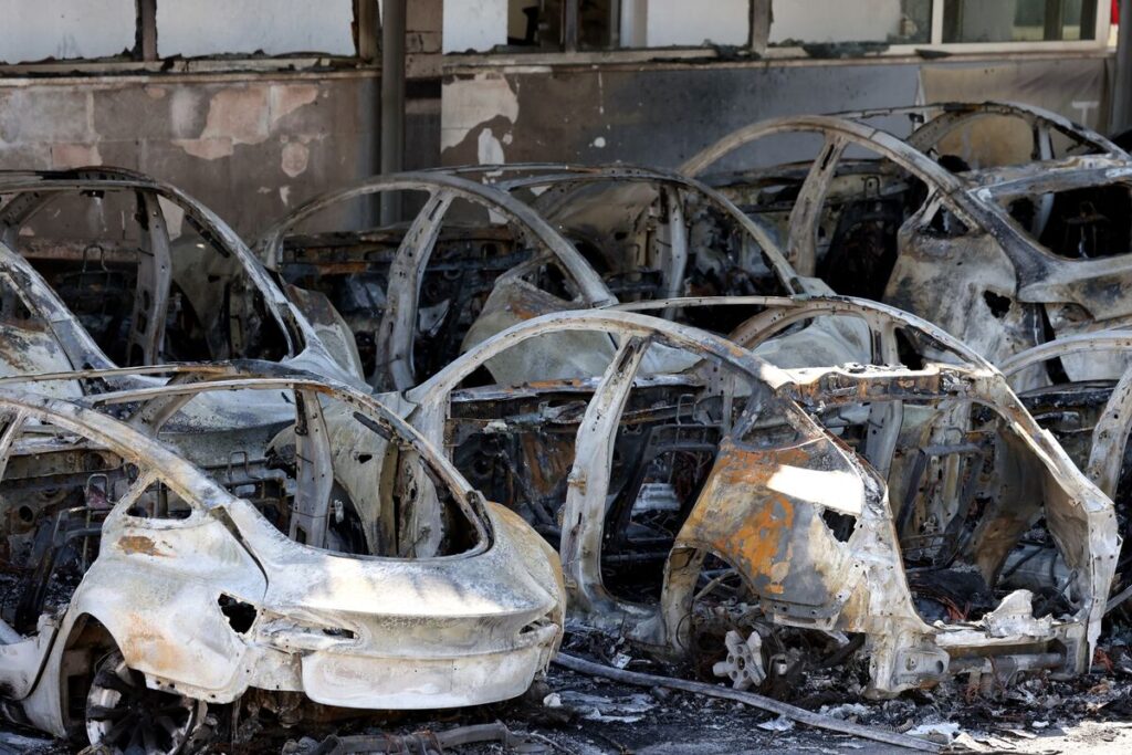 イタリア、全国のテスラ販売店で警備強化－ローマでの火災発生受け - Bloomberg