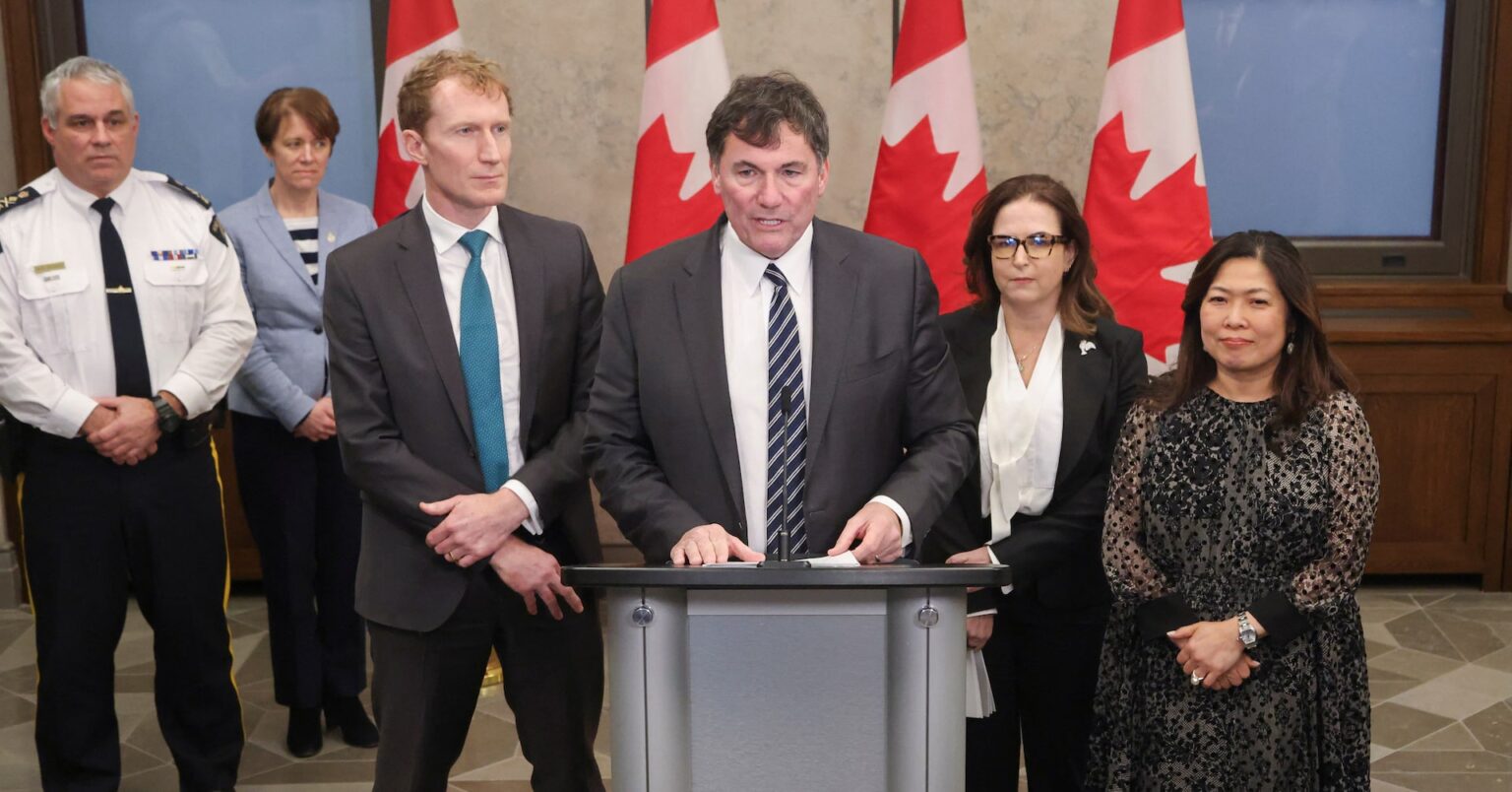 カナダ、国境警備強化策を発表　不法移民や違法麻薬対策に焦点 | ロイター