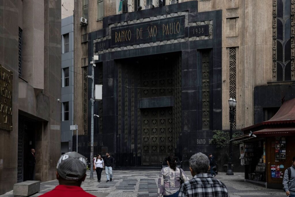 ブラジル中銀、総額30億ドルのドル売り介入実施－レアル下げ埋める - Bloomberg