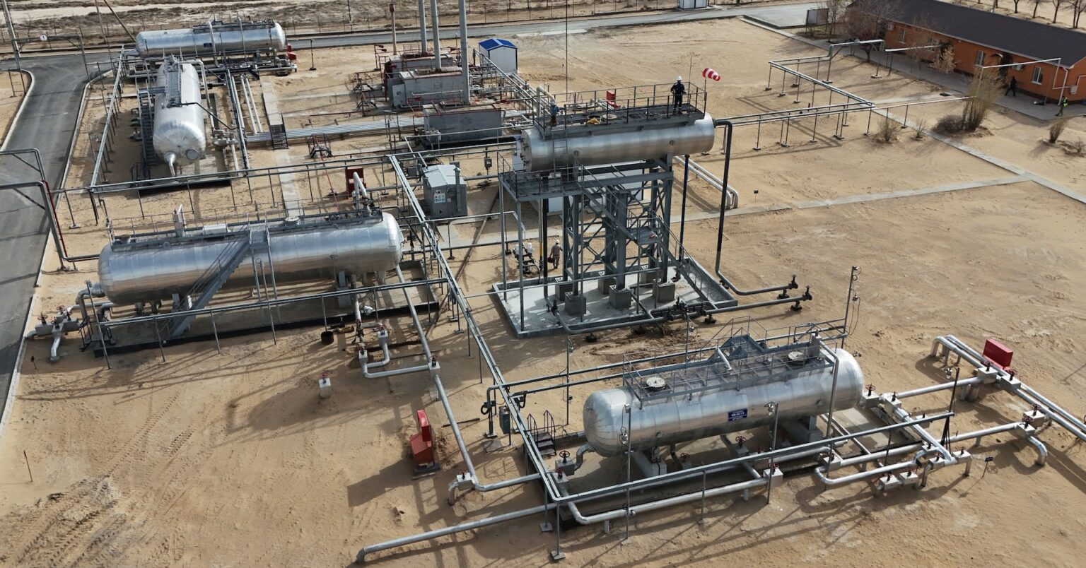 原油先物7%急落、約3年ぶり安値で清算 中国が報復関税発表 | ロイター 原油先物7%急落、約3年ぶり安値で清算 中国が報復関税発表 | ロイター