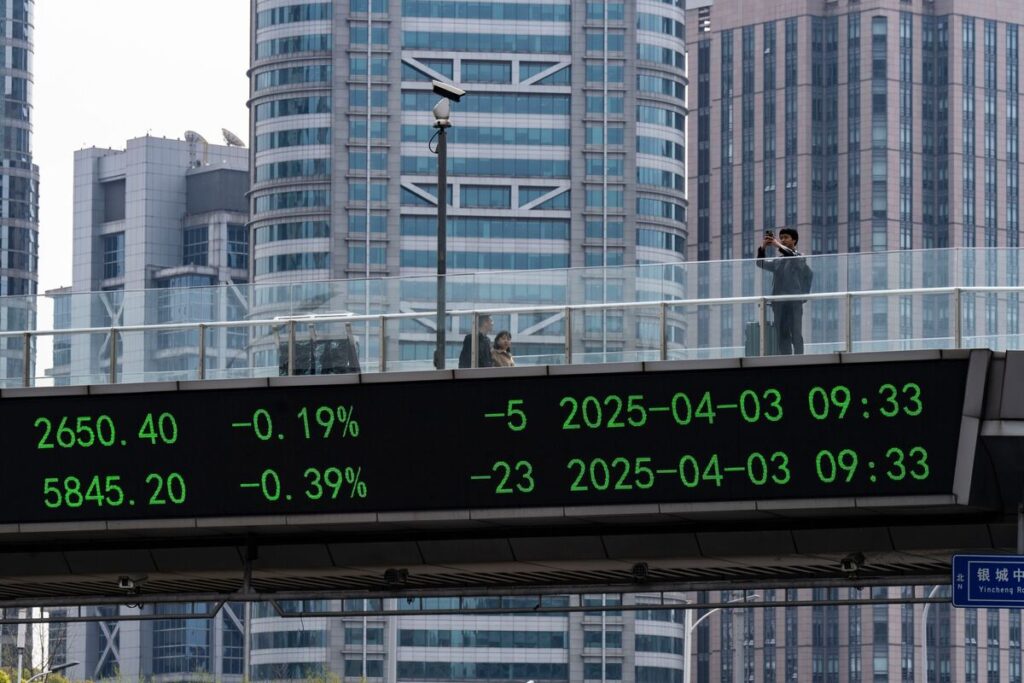 中国市場は「不快な」連休明けを警戒、米中の関税で景気後退を憂慮 - Bloomberg