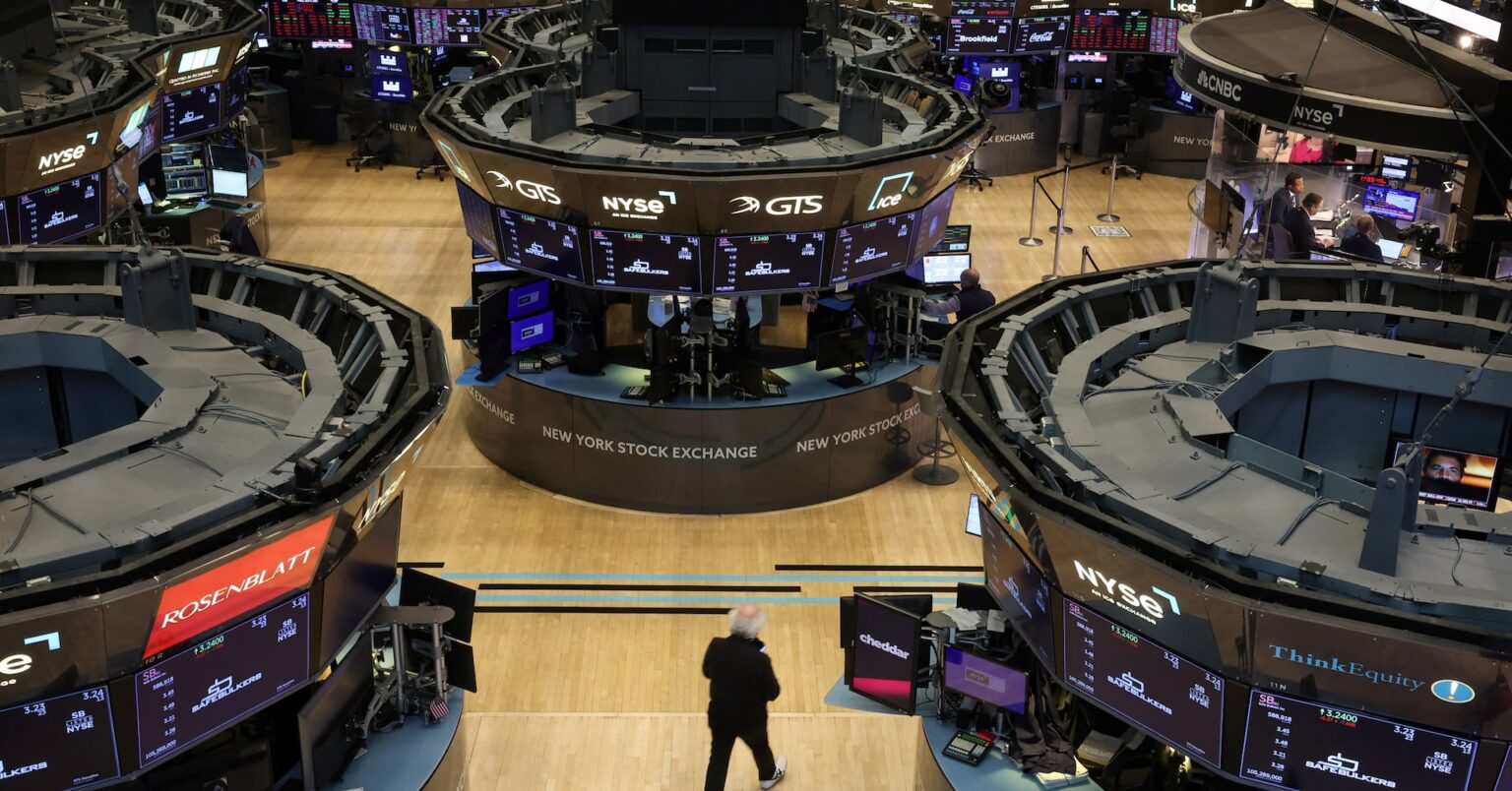 米主要株価指数先物、大幅安で始まる　週明けの波乱示唆 | ロイター