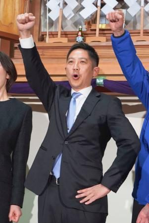 秋田県知事に鈴木氏初当選　相乗りの前副知事破る - 琉球新報デジタル
