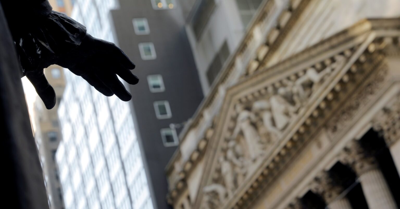 米国株式市場・寄り付き＝急落、ダウ1300ドル超安　トランプ関税で景気後退懸念 | ロイター