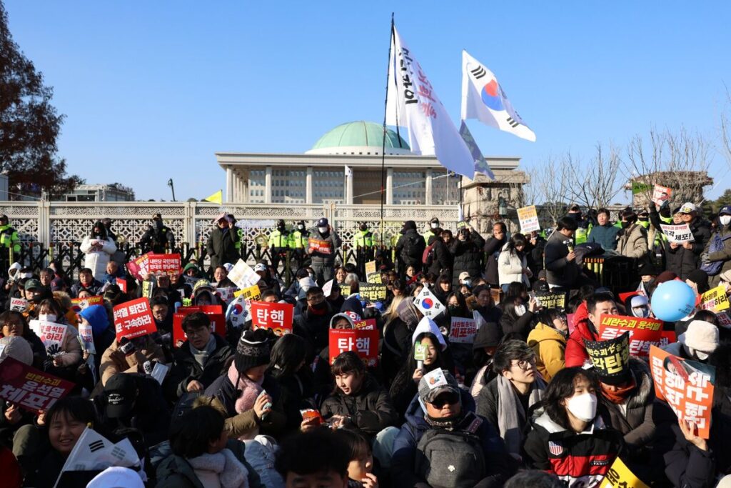 韓国大統領弾劾可決、憲法裁が可否判断へ-市場安定に注力と中銀表明 – Bloomberg 韓国大統領弾劾可決、憲法裁が可否判断へ-市場安定に注力と中銀表明 - Bloomberg