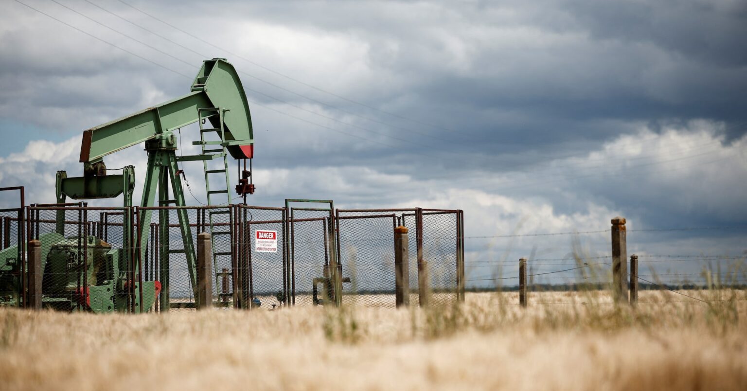 原油先物が4年ぶり安値、米関税政策による景気後退を懸念 | ロイター