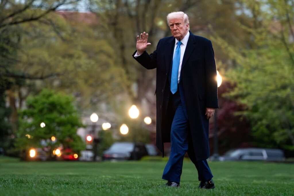 関税ショックの連鎖で変わる世界、勝者は米国か中国か－予断許さず - Bloomberg