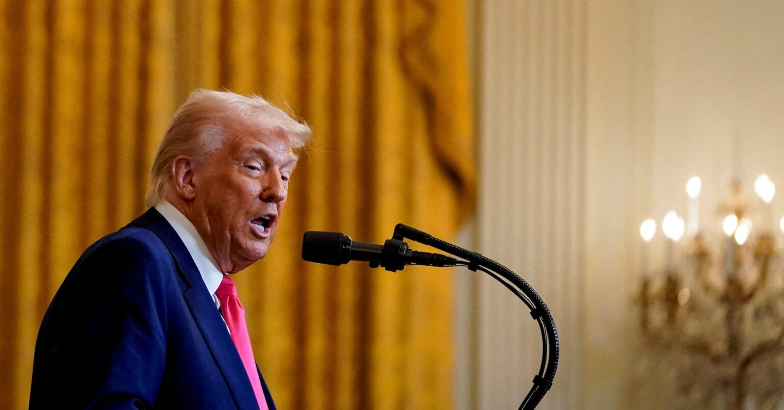 トランプ米大統領、歳出削減を支持　「1兆ドル以上が望ましい」 | ロイター