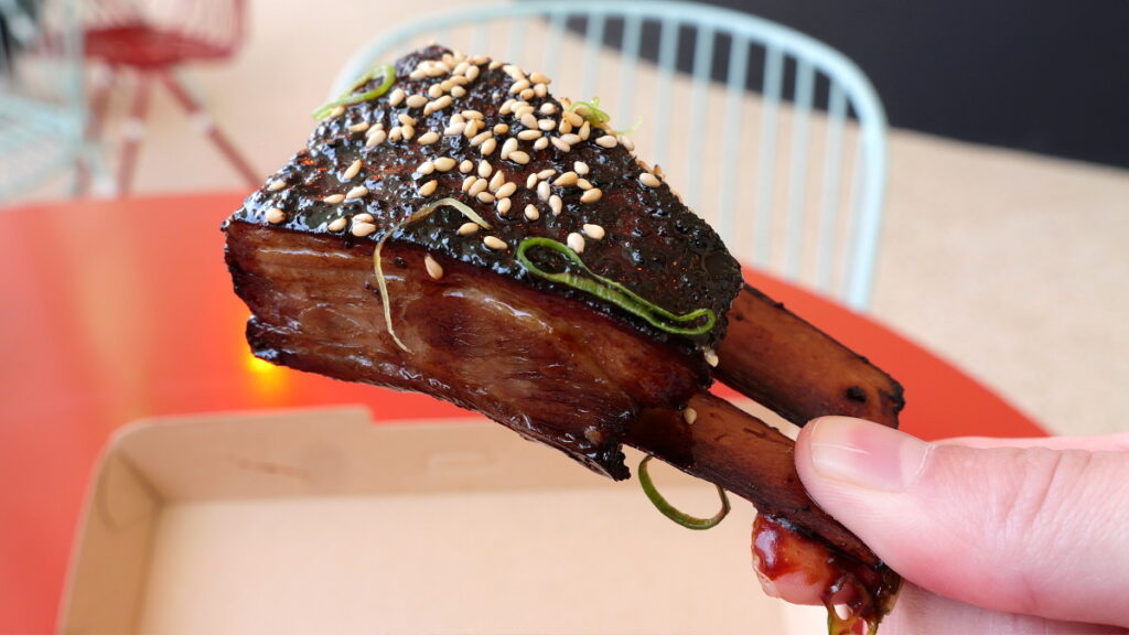 万博でオーストラリア産ラム肉のスペアリブ＆ずっしり重たいミートパイを食べてみた、ご当地コーラもあるよ - GIGAZINE