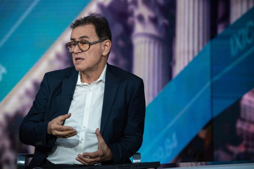 ルービニ氏、市場動揺に先に屈するのはトランプ氏－米金利据え置きへ - Bloomberg