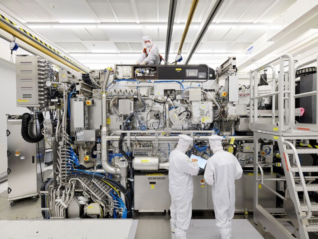 中国が侵攻なら半導体製造装置の停止可能－台湾の閣僚認める - Bloomberg