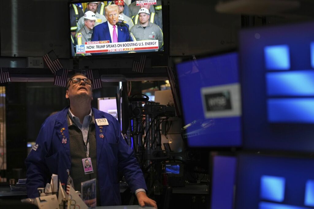 トランプ関税の影響で総崩れ状態の株式市場（写真：AP/アフロ）