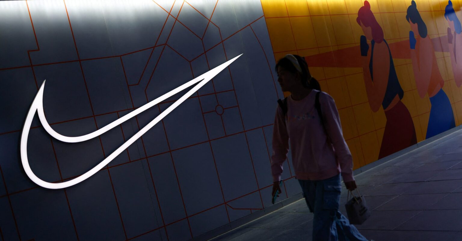 米企業、輸入に急ブレーキ　トランプ関税二転三転で様子見 | ロイター