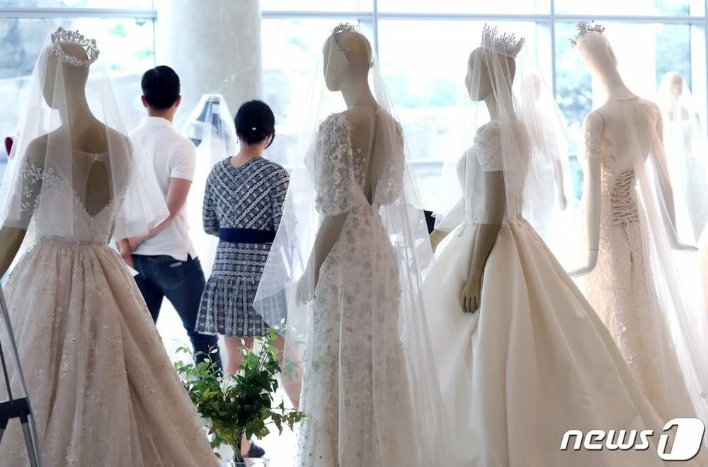 韓国政府、結婚式の「見えない出費」にメス…ウェディング業界に標準契約書導入　写真枚　国際ニュース：AFPBB News