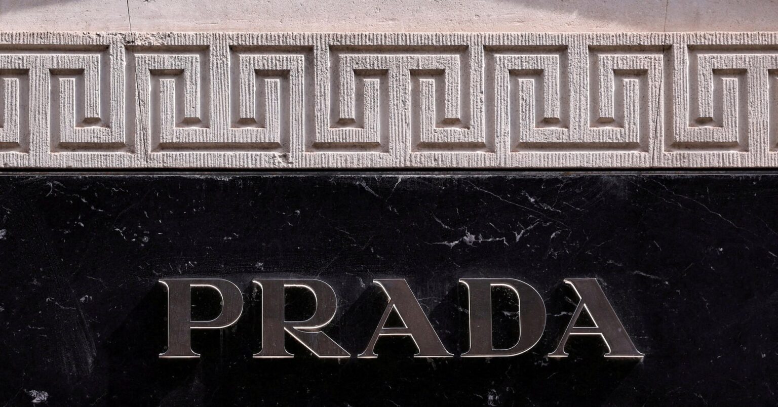 プラダ、ヴェルサーチェを13.7億ドルで買収　イタリア2大勢力が合併 | ロイター