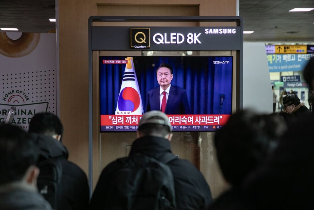 韓国大統領「国民に心から謝罪」、非常戒厳巡り-進退は与党に一任 – Bloomberg 韓国大統領「国民に心から謝罪」、非常戒厳巡り-進退は与党に一任 - Bloomberg