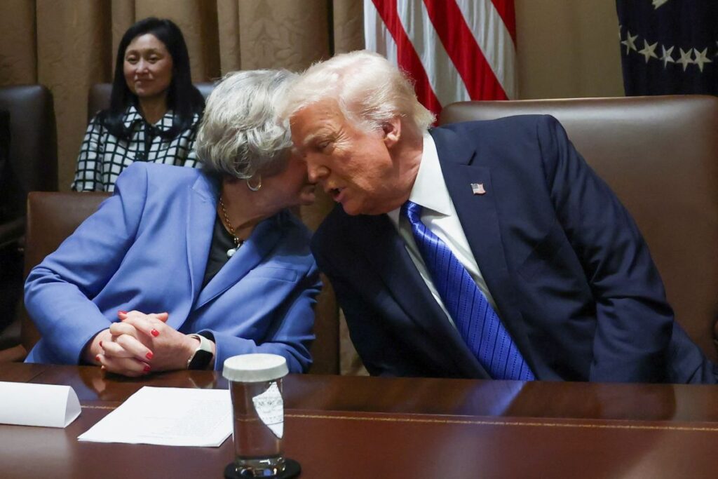 暴走続くトランプ政権、表舞台には決して出なかった首席補佐官がテレビの単独インタビューに応じて強調したこと(1/4) | JBpress (ジェイビープレス)