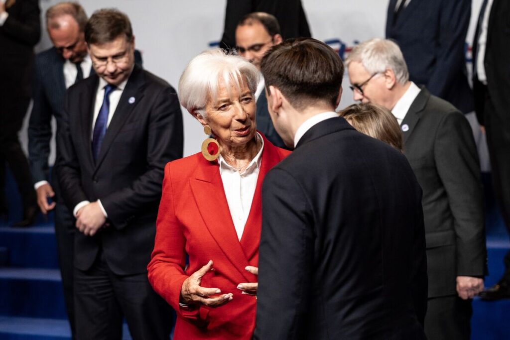 ＥＣＢラガルド総裁、対米通商協議の主導権を欧州委に－財務相会合で - Bloomberg