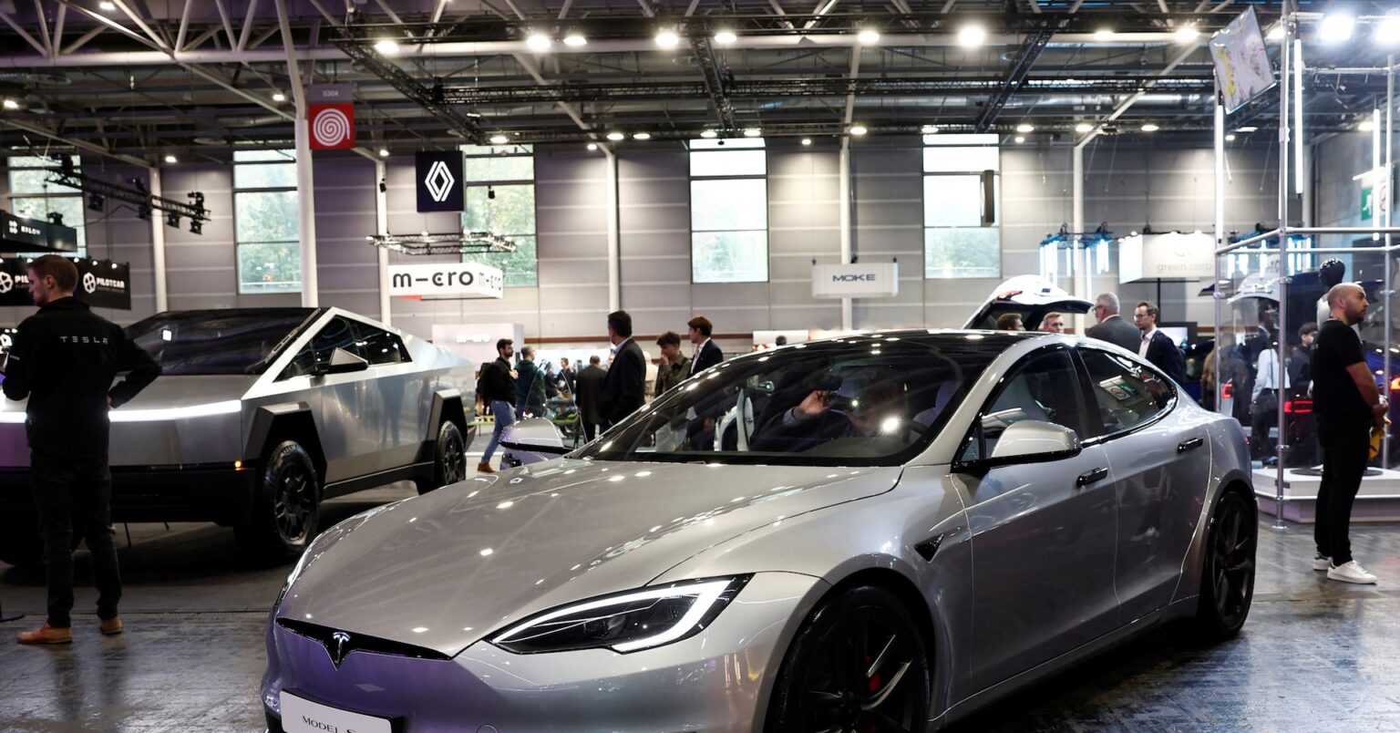 米テスラ、中国で2車種の新規受注停止　米国からの輸入車 | ロイター