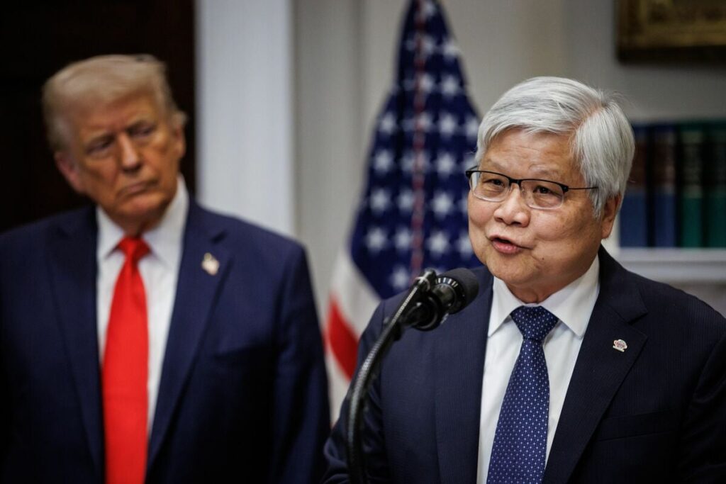 TSMCの米国への1000億ドル追加投資、トランプ氏の圧力かわすも投資家は収益性に懸念 米国展開、困難な道のり　巨額投資の先行きに潜む影(1/2) | JBpress (ジェイビープレス)