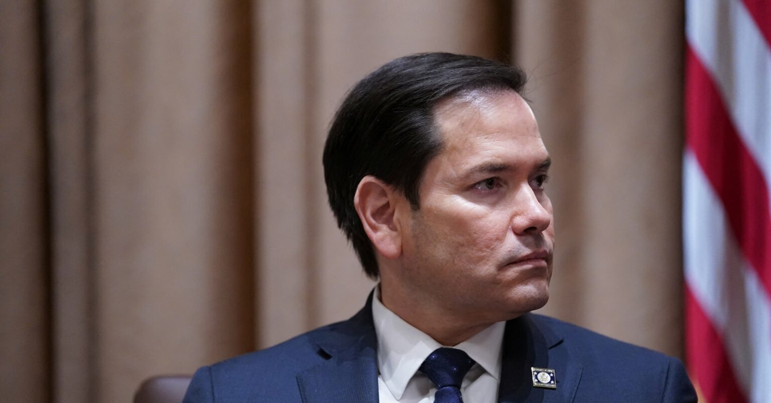 米とイラン、12日に核開発巡る直接会談＝米国務長官 | ロイター