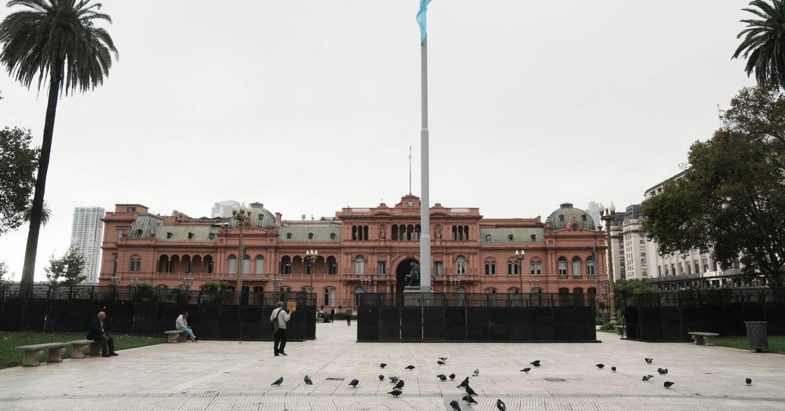 アルゼンチン、ＩＭＦからの200億ドル融資で正式合意　為替管理措置解除へ | ロイター