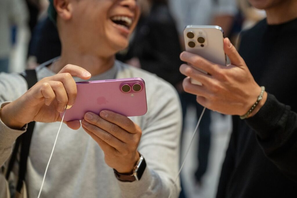 トランプ氏の夢「メイド・イン・ＵＳＡ」iPhone、現実の試練に直面 - Bloomberg