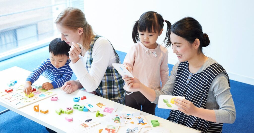 保育士の月給が日本の小学校教諭超え！カナダに渡った元教員が「日本で生きていくのは無理」と語るワケ | ニュースな本 | ダイヤモンド・オンライン