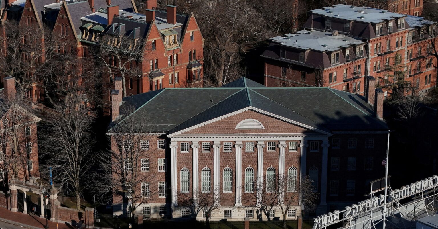 米ハーバード大、トランプ政権の要求拒絶　補助金23億ドル凍結 | ロイター