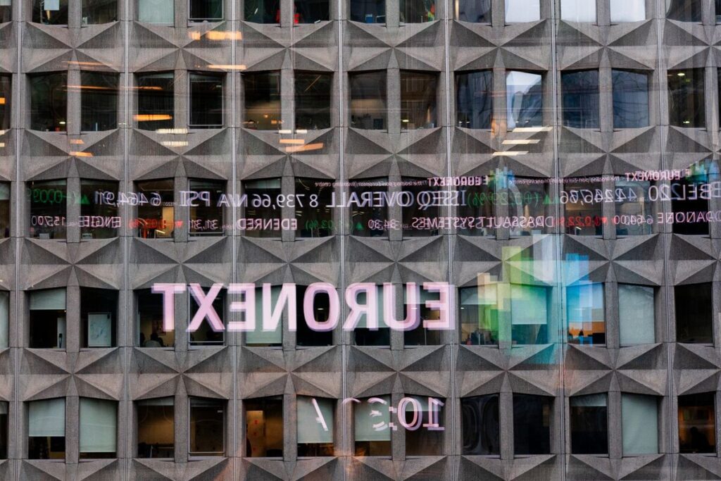 【欧州市況】株上昇、決算好感し銀行株に買い－欧州債は小幅安 - Bloomberg