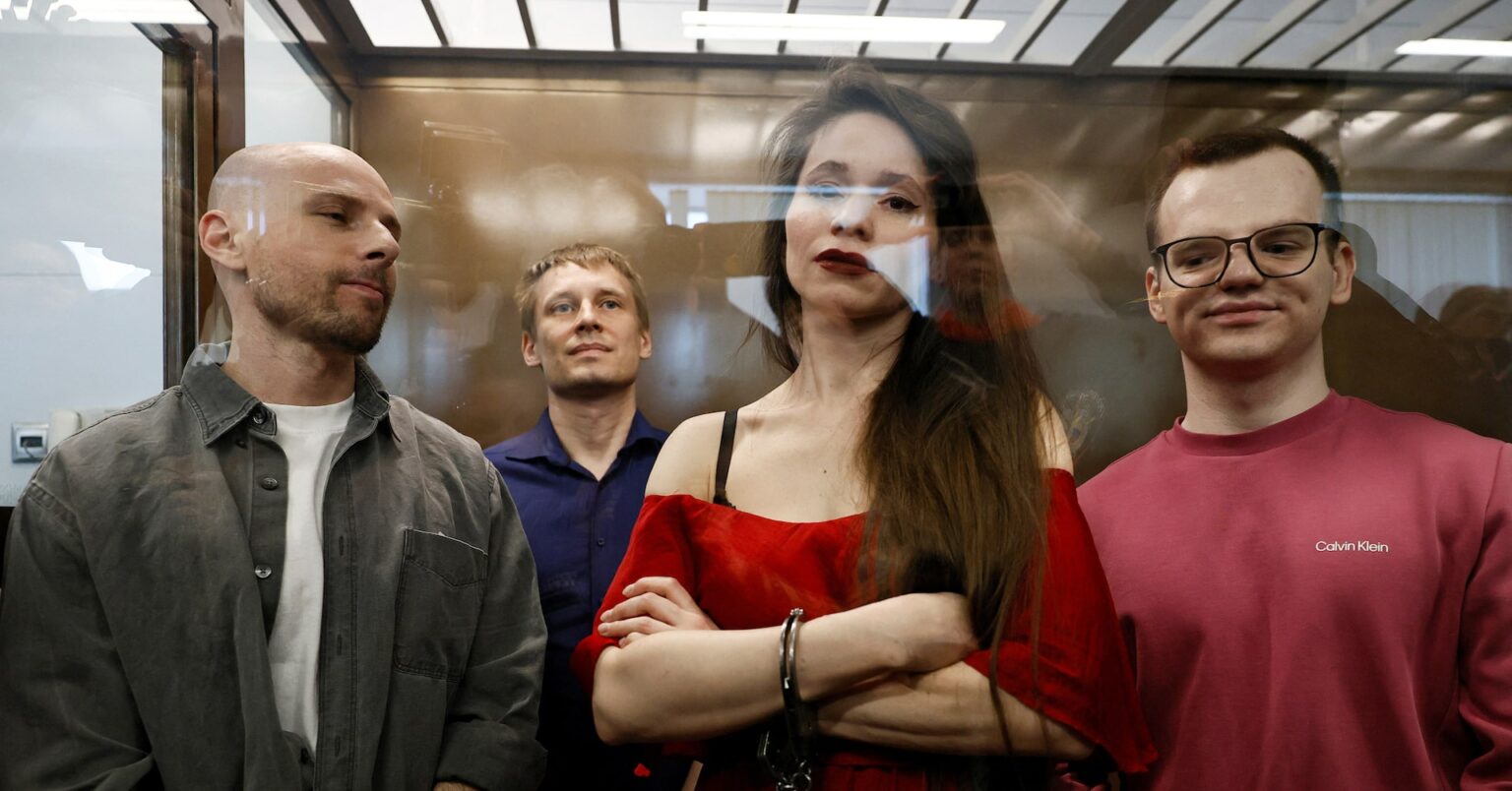 ロシア人記者4人に懲役5年6月、反体制派ナワリヌイ氏団体との関係巡り | ロイター