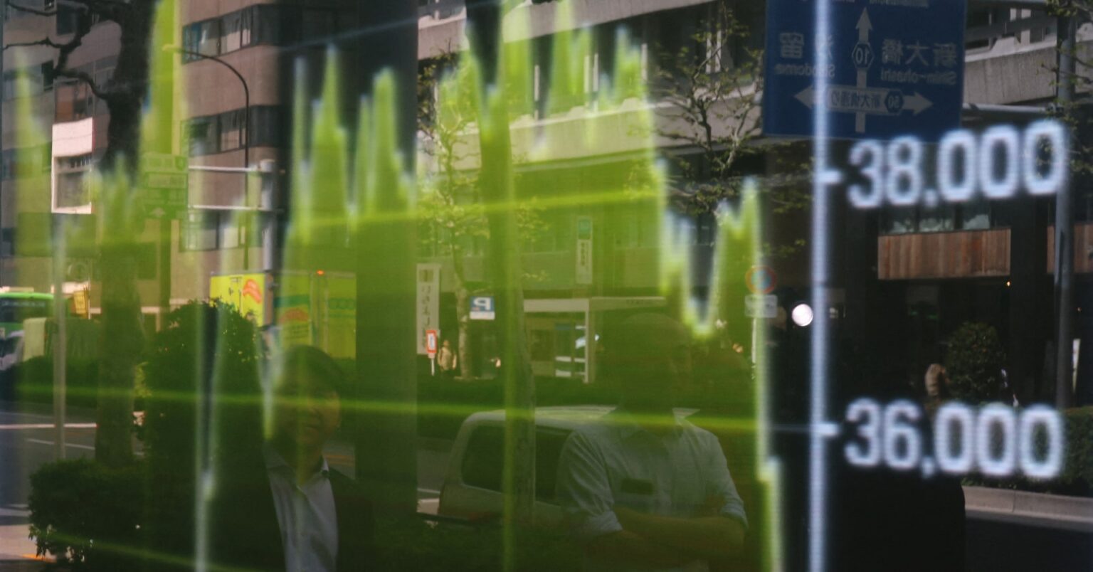 日経平均は小幅続落、一時170円安 円高進行嫌気も下げ幅限定的 | ロイター 午前の日経平均は反落、エヌビディア急落を嫌気 売買代金細る | ロイター