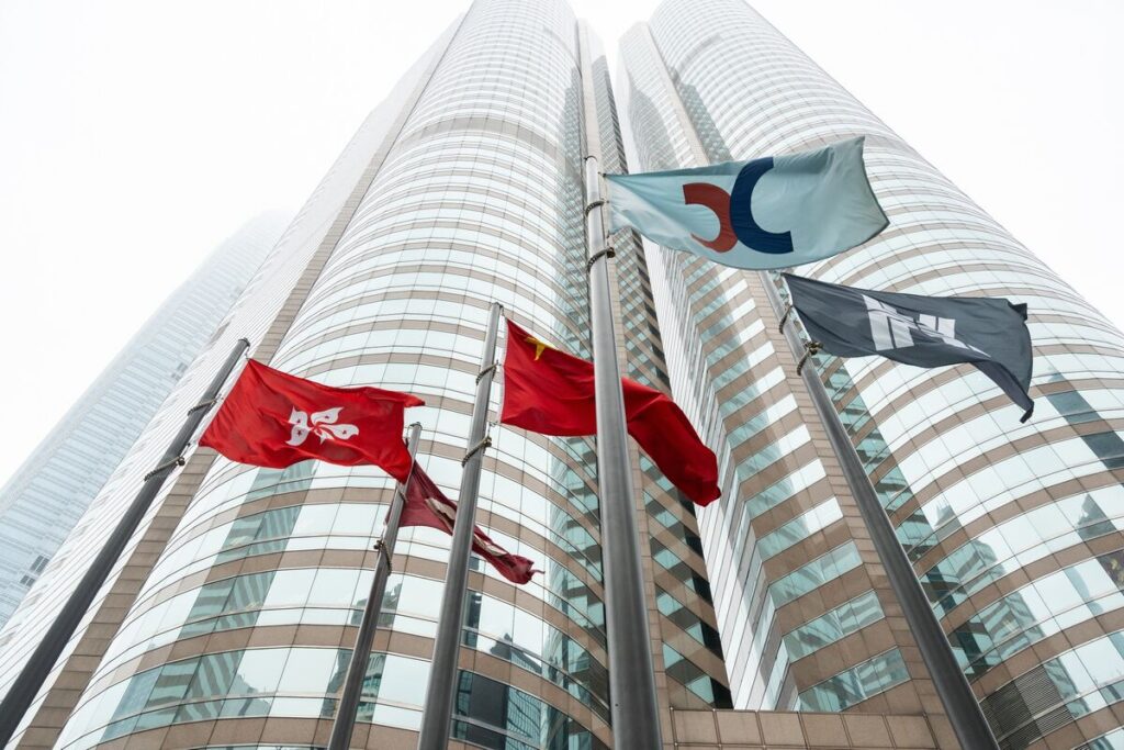 香港上場の中国株下落、米中貿易戦争巡る懸念強まる-テック株安い – Bloomberg 香港上場の中国株下落、米中貿易戦争巡る懸念強まる-テック株安い - Bloomberg
