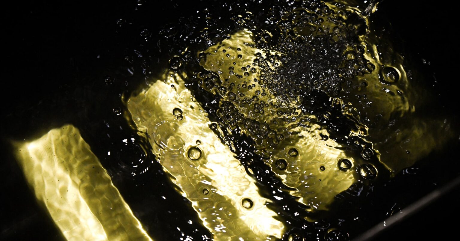 コラム：金急騰と米国債の波乱、背後に巨大プレーヤーか | ロイター