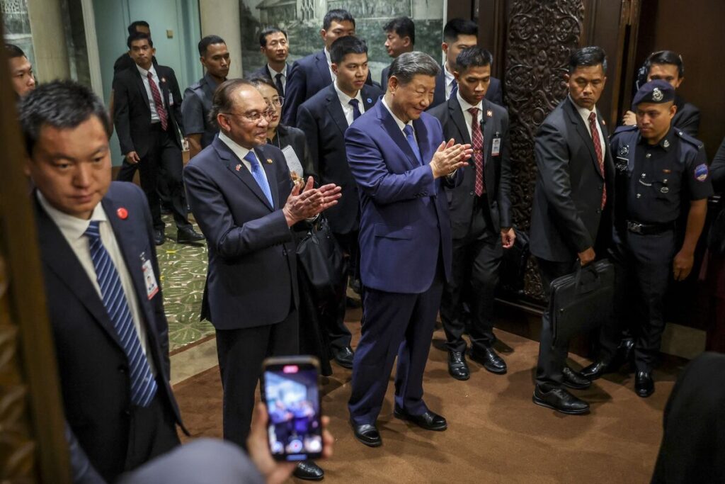 中国の習主席、「アジアの家族」に結束呼びかけ－トランプ政権に対抗 - Bloomberg