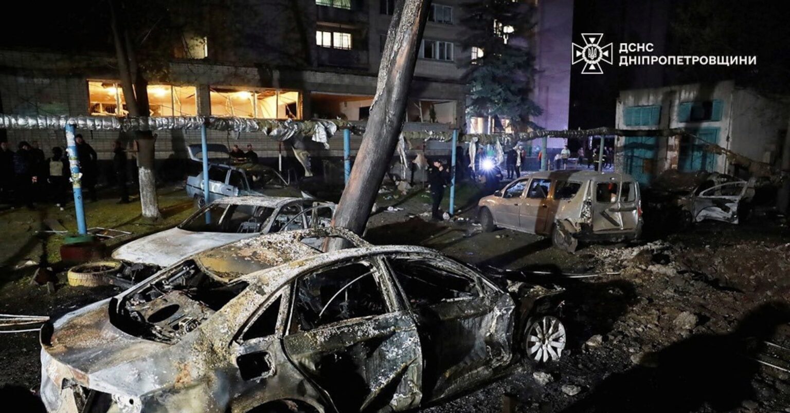 ウクライナ南東部に大規模ドローン攻撃、3人死亡　東部でミサイル攻撃 | ロイター